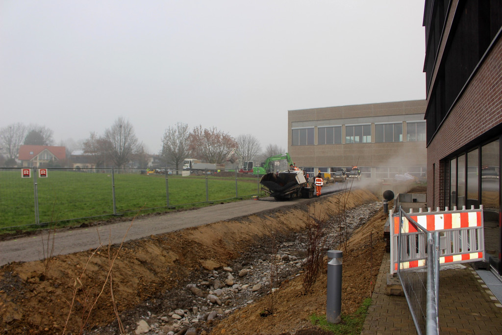 B Oberlochauerbach Hochwasserschutz Weg und Bachbett BF A FF Asphaltierung 11-12-2020 _6_.JPG