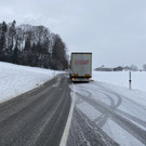 Hängengebliebene Lkw in Lingenau