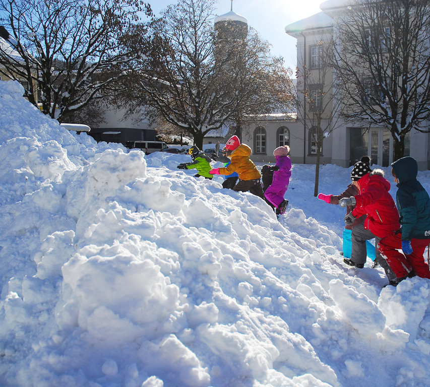 schnee spielh__gel am marktplatz.jpg