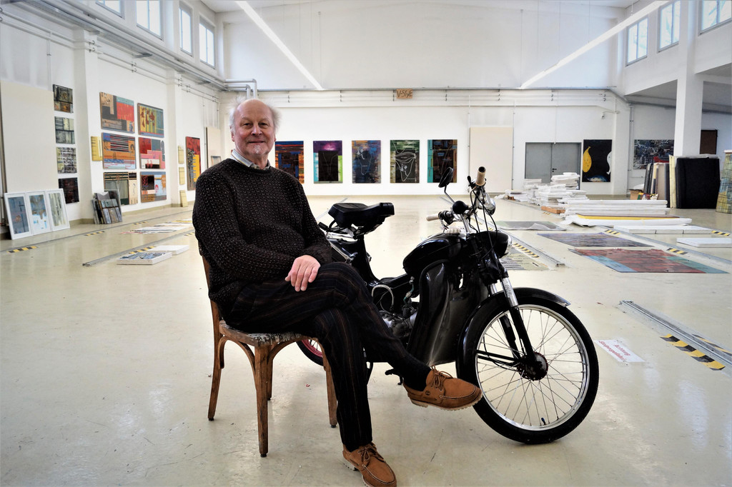 Manfred Egender im Atelier.jpg