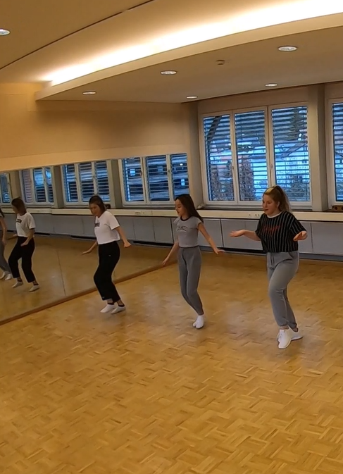 Mittelschule F Video F__hrung Tanzen Februar 2021 _2_.png