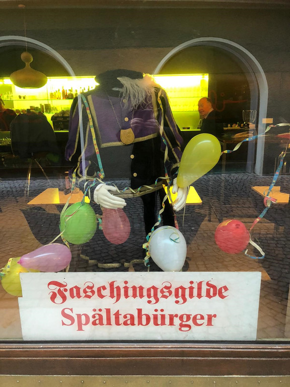 H__s im Schaufenster 2.jpg