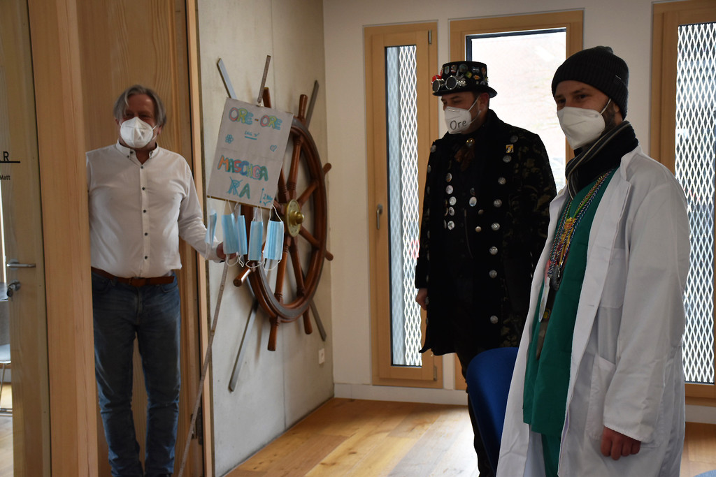 01_DSC_0995_B__rgermeister wird abgeholt.jpg