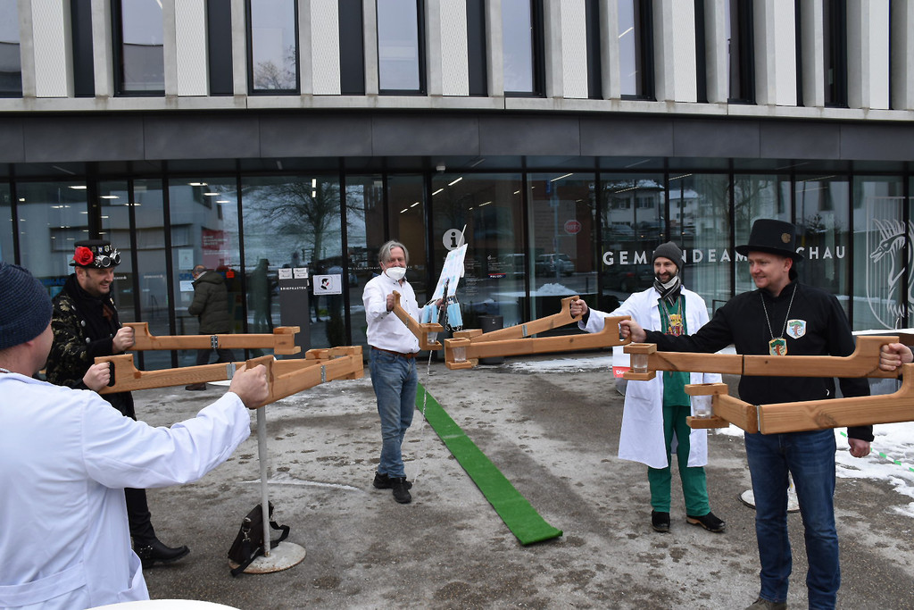 DSC_0022_1_Desinfektion mit Abstand.jpg