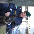Diensthundefu__hrer mit Geronimo.JPG
