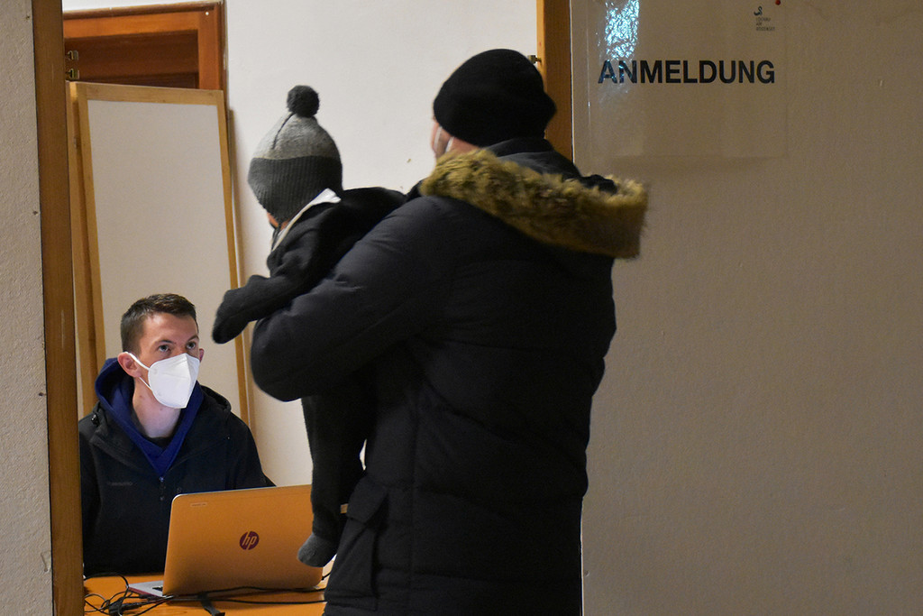 Helfer bei der Anmeldung.jpg