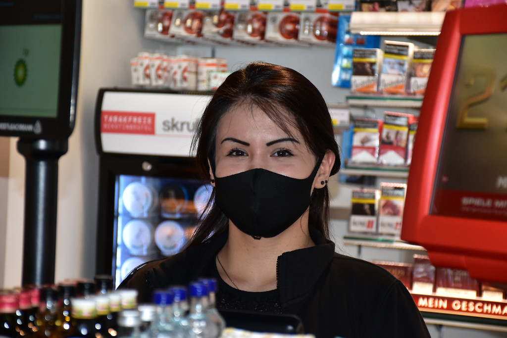 DSC_0218_ Mitarbeiterin Esra Sirim.jpg