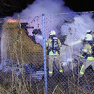Senderstraße: Riedhütte in Flammen