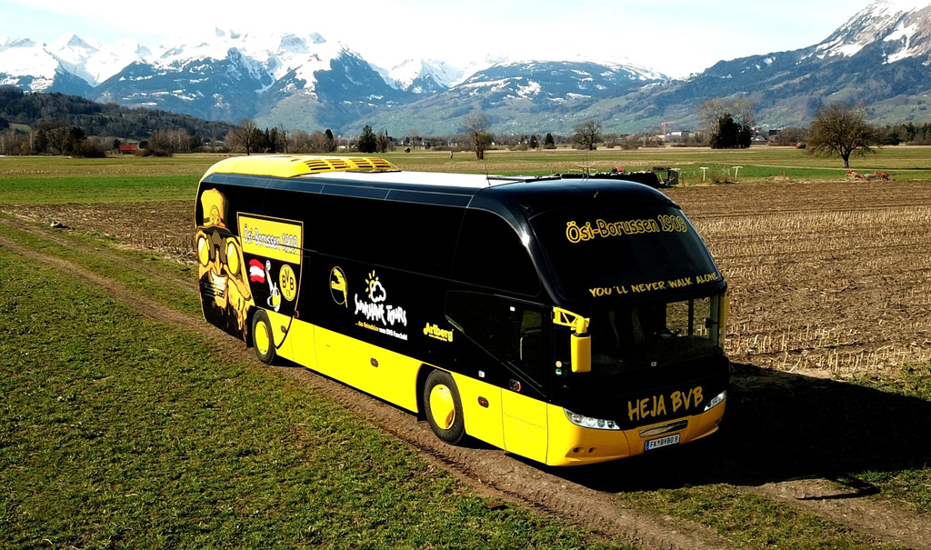 BVB Bus aussen.jpg