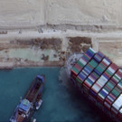 Containerschiff blockiert Suezkanal
