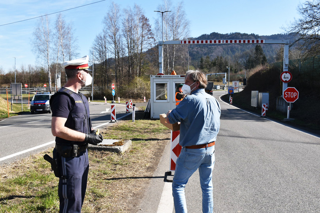 03_Kontrollposten Autobahnauffahrt H__rbranz.jpg