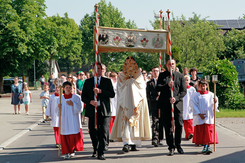 Fronleichnam 2015.jpg