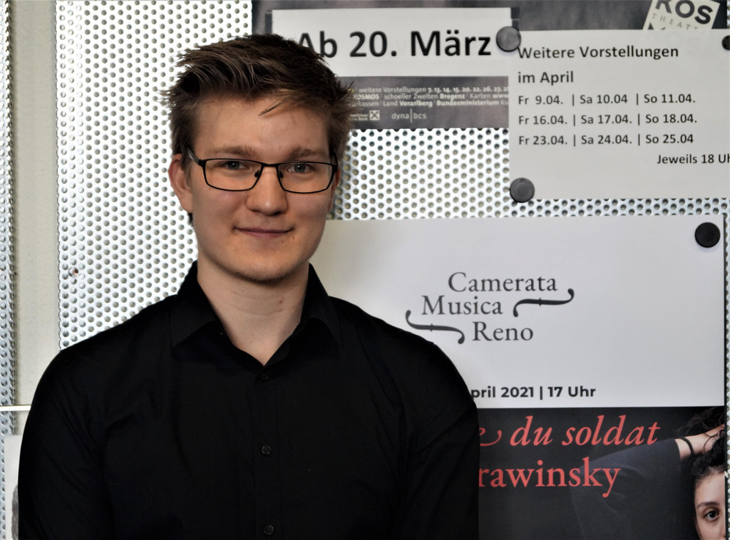 Kontrabassist Darius Grimmel.JPG