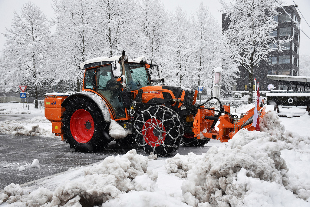 Schneepflug am Bahnhof.jpg