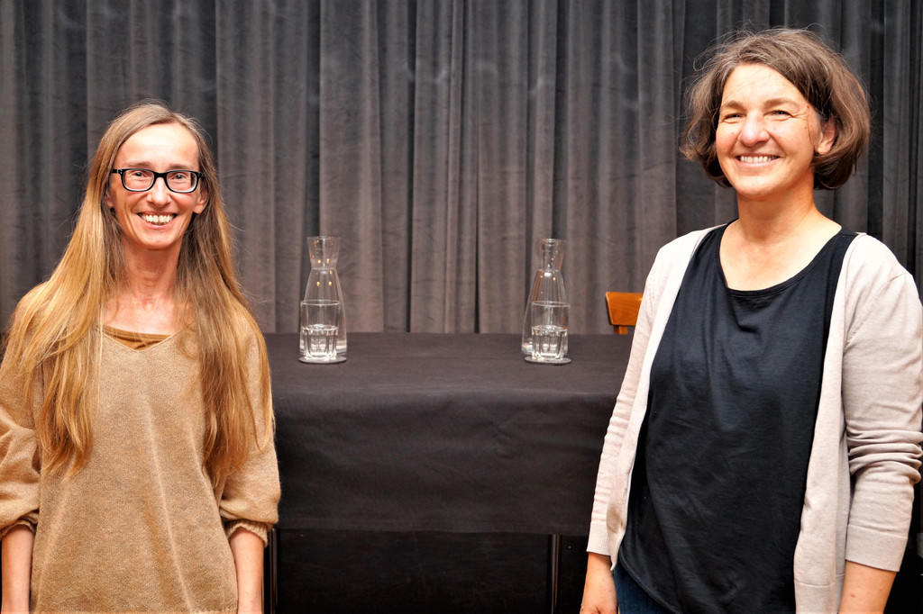 Ingrid F__rhapter _FelderArchiv und Simone Voglauer-Fend _Physiotherapeutin_ freuten sich auf die Buchpr__sentation.JPG