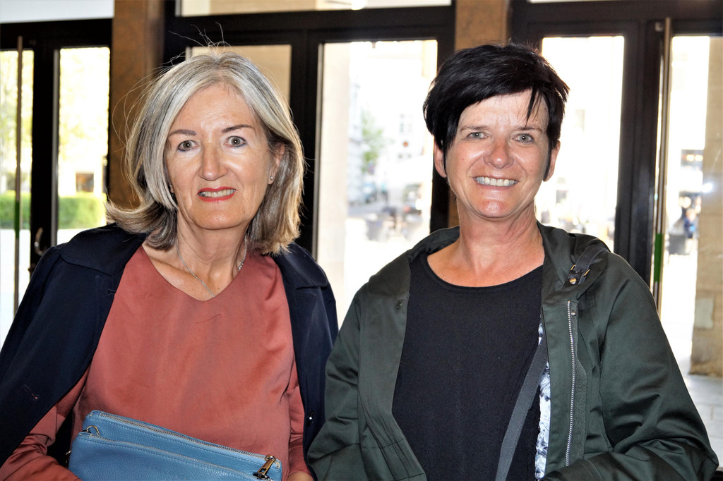Ulrike Gorbach und Ruth Reithmayr w__rden das Buch gerne lesen.JPG