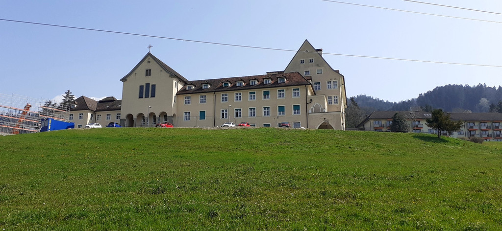 Jesuheim Containerbau C Platz AUSSEN Ger__staufbau April 2021 _3_.jpg