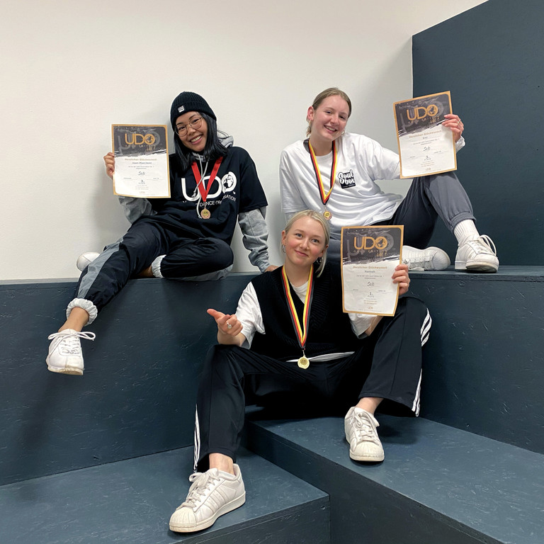 SOULBOX_Dance-School_Jomi-Hannah-Emi_UDO-2 Kopie.jpg