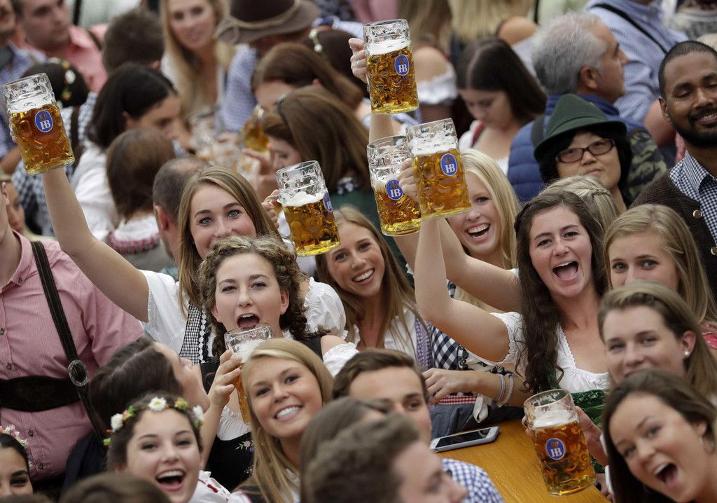 Virus_Outbreak_Germany_Oktoberfest_14878.jpg