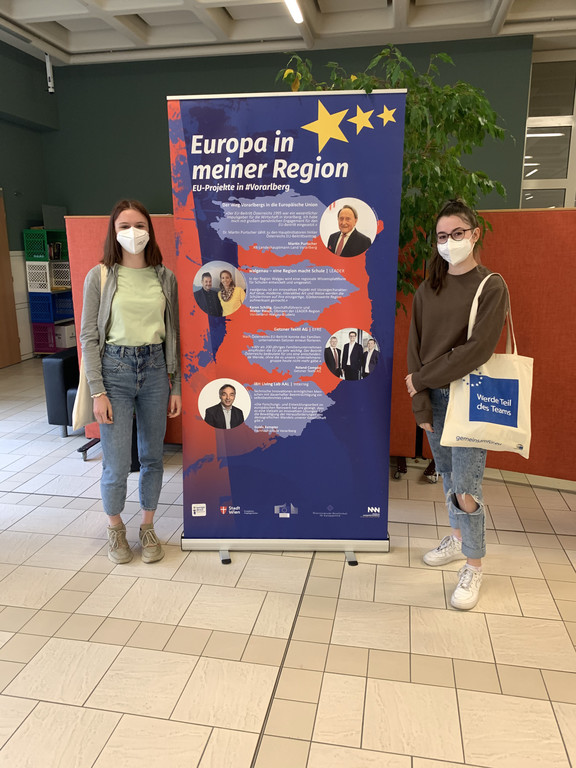 EU Wanderausstellung_HTL Do_2_Juniorbotschafterinnen.jpeg