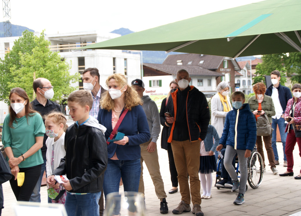 Strenge Kontrolle am Eingang.JPG