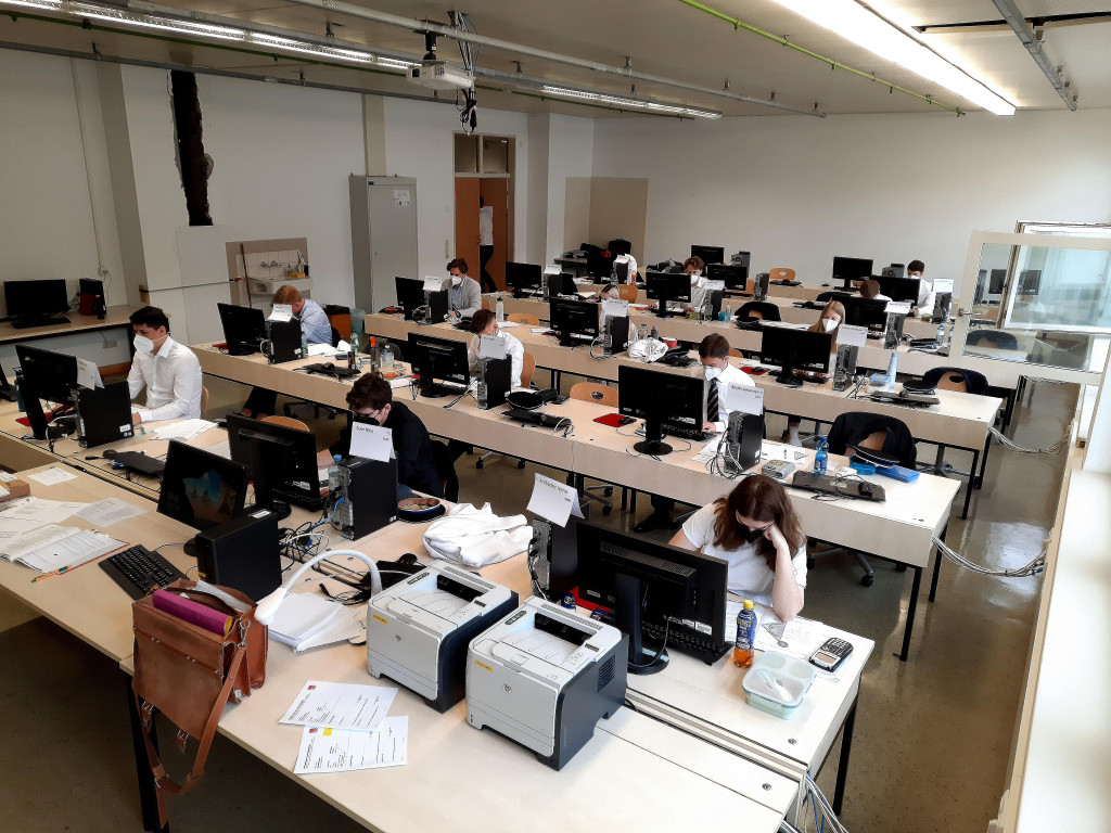 Erste Woche Vollbetrieb in HTL Dornbirn_Matura_2.jpg