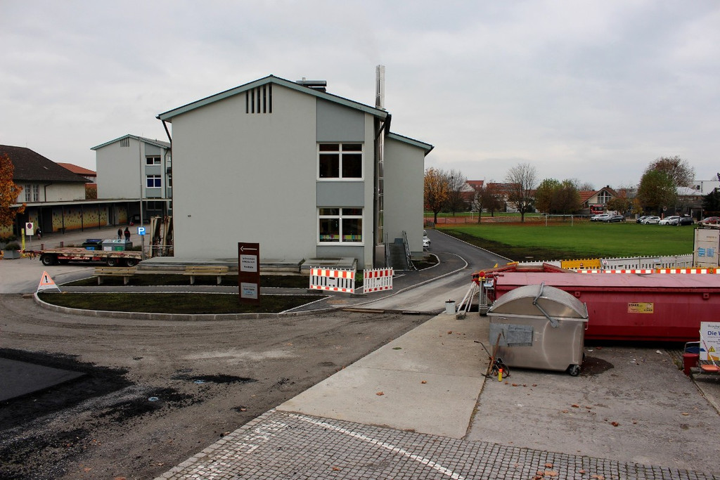 DOKU BBB Oberlochauerbach Hochwasserschutz BF SCHULZENTRUM Asphaltierung 05-11-2020 _3_.JPG