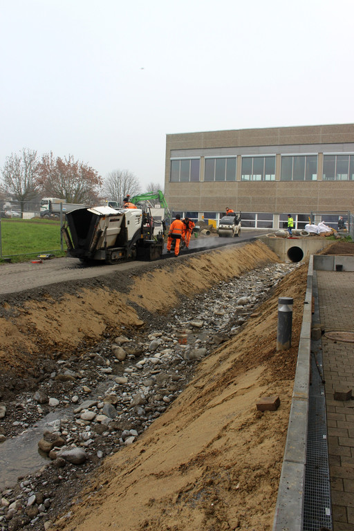 DOKU C Oberlochauerbach Hochwasserschutz BF SEEDOMIZIL Weg NEU Asphaltierung 11-12-2020 _2_.JPG