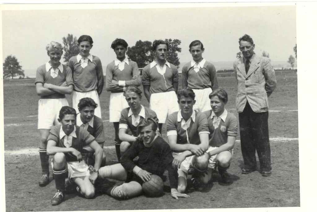 Sportverein Lochau FUSSBALL BU 1 - FUSSBALL 1951 Team Jugend f__r Bericht 75 Jahre April 2021.jpg