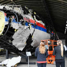Abschuss von Flug MH17: Wrackteile untersucht