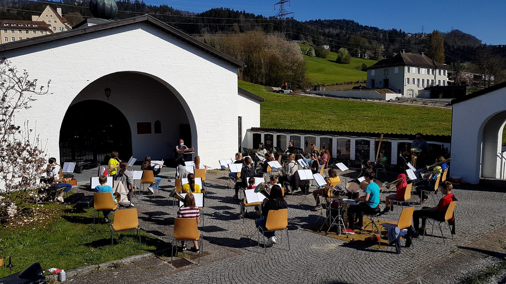 B Musikverein JUNGMUSIK PROBE bei der Friedhofskapelle Start 23-04-2021 _5_.jpg