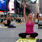 Yoga-Spektakel auf Times Square zurückgekehrt