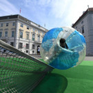 Protestaktion am Wiener Ballhausplatz: "WEG MIT AUSBILDUNGS-PING-PONG IM GESUNDHEITSBEREICH!"