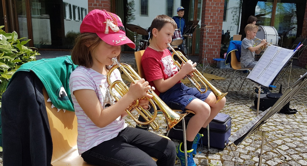 Lochau Musikverein D__mmerschoppen Pfarrplatz TERMIN Juli 2021 C RASSELBANDE _2_.jpg