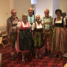 Dirndl und Lederhosen.JPG