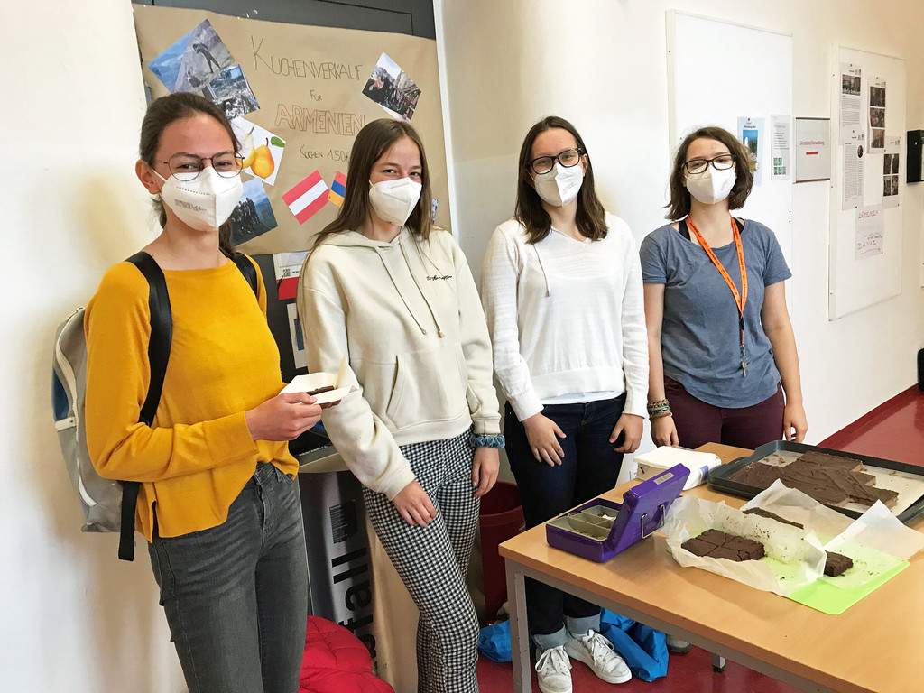 Armenienspendenprojekt_Kuchenverkauf 8.jpg