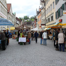 Lebendiger Wochenmarkt in der Feldkircher Innenstadt