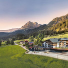 traumhafte_aussenaufnahme_mit_blick_auf_die_berge_hotel_bergblick _1_.jpg