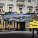 Greenpeace-Protest gegen Großprojekt am Neusiedler See vor ungarischer Botschaft in Wien: Bilder