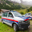 Brand: Von Güterweg abgekommen - Pkw-Absturz endet tödlich