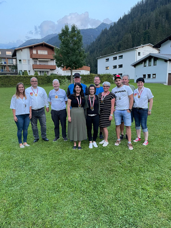 Gruppenbild Ehrungen.jpg
