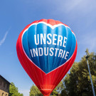 2_Hei__luftballon_Unsere Industrie ist f__r die Menschen da_c Sams.jpg