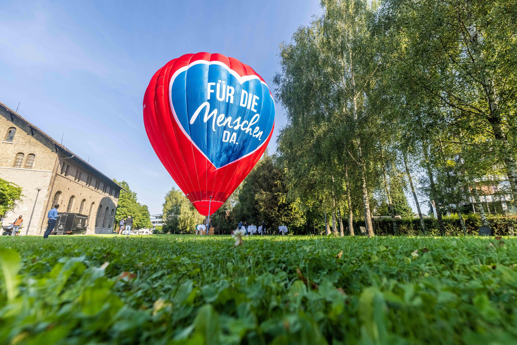 4_Hei__luftballon_Unsere Industrie ist f__r die Menschen da_c Sams.jpg