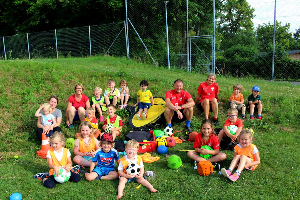 Z Fu__ball NACHWUCHS Training ALLGEMEIN Symbolfoto INKLUSION September 2021 _1_.JPG