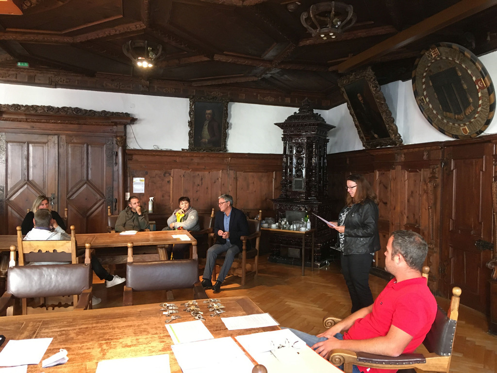 bergabe Schl__ssel im Rathaus.jpg
