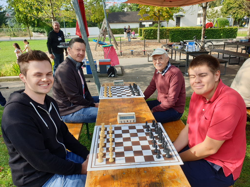 Schach_im_Park_18_9_2021 _3_.jpg