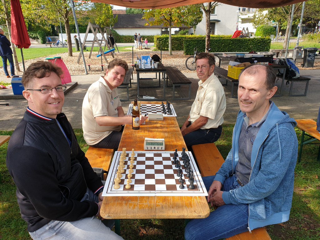 Schach_im_Park_18_9_2021 _6_.jpg