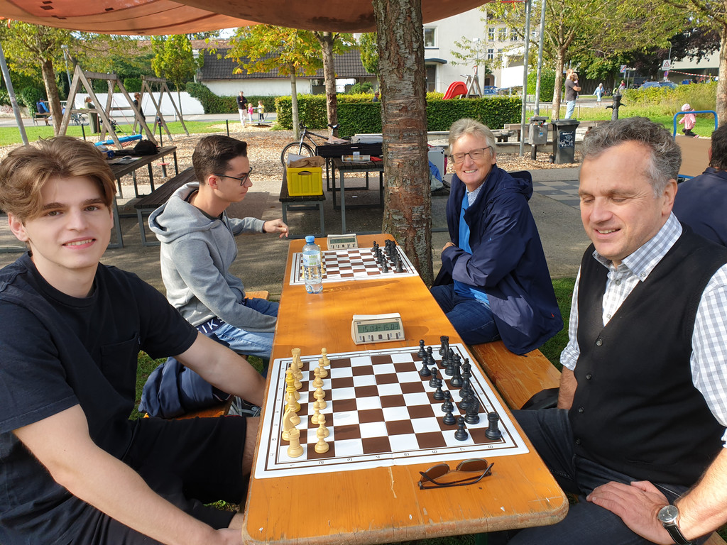 Schach_im_Park_18_9_2021 _7_.jpg