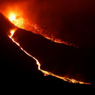 2021-09-25T205326Z_1071785821_RC26XP9XNL9Q_RTRMADP_3_SPAIN-VOLCANO.JPG
