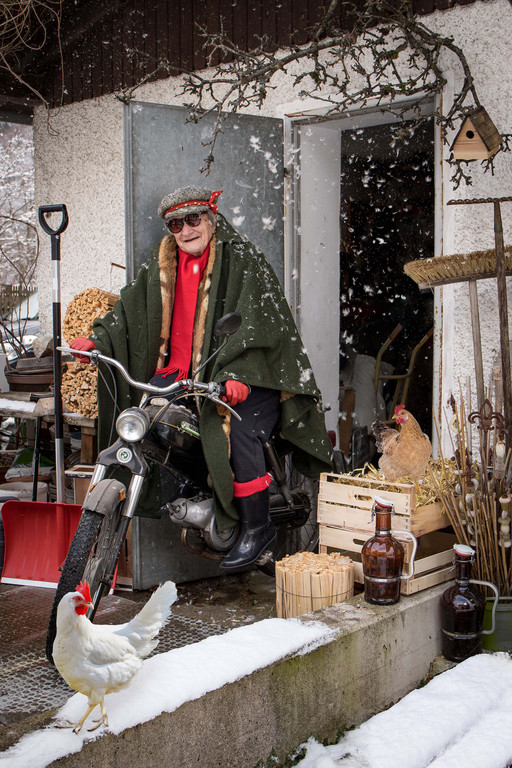 Altmodisch_Catherine-Ebser_Oma Rosa Huehnerstall_DR5A3587.jpg